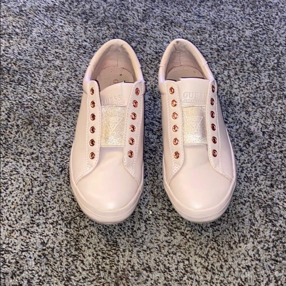 Guess sneakers size 7 1/2 25$